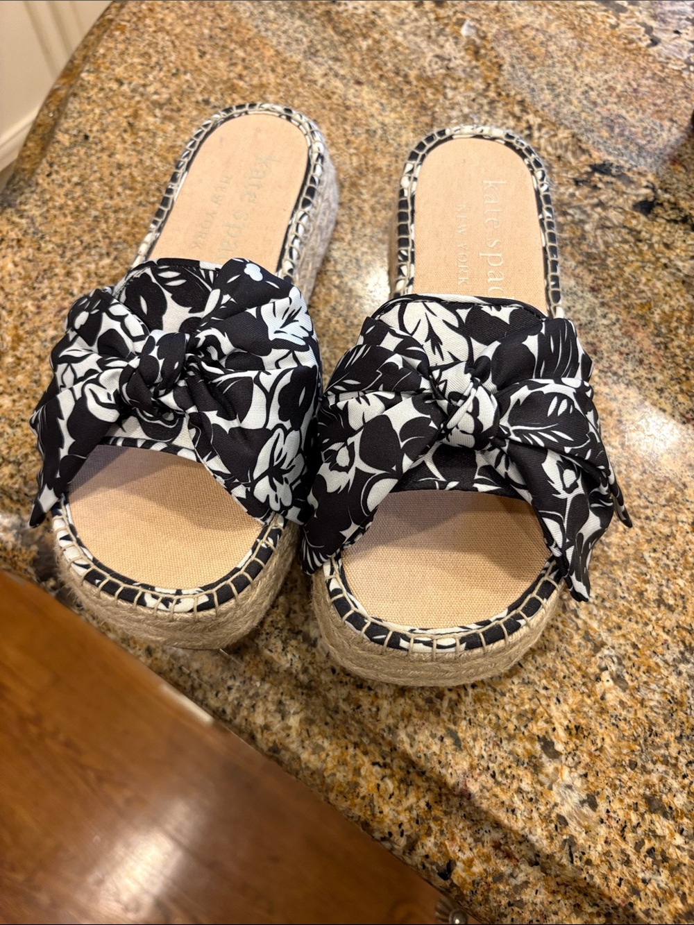 Kate Spade Bow motif slides w woven soles